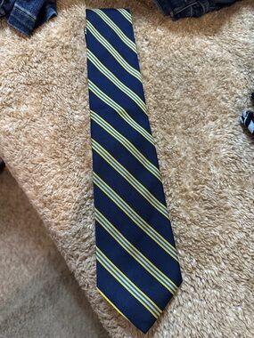 Brooks Brothers Navy Tie with Yellow Stripes